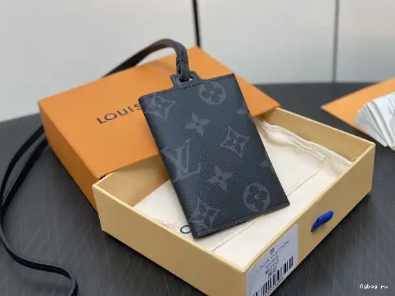 Holder VUITTON Necklace-7.6*10*0.5CM LOUIS Card 0630